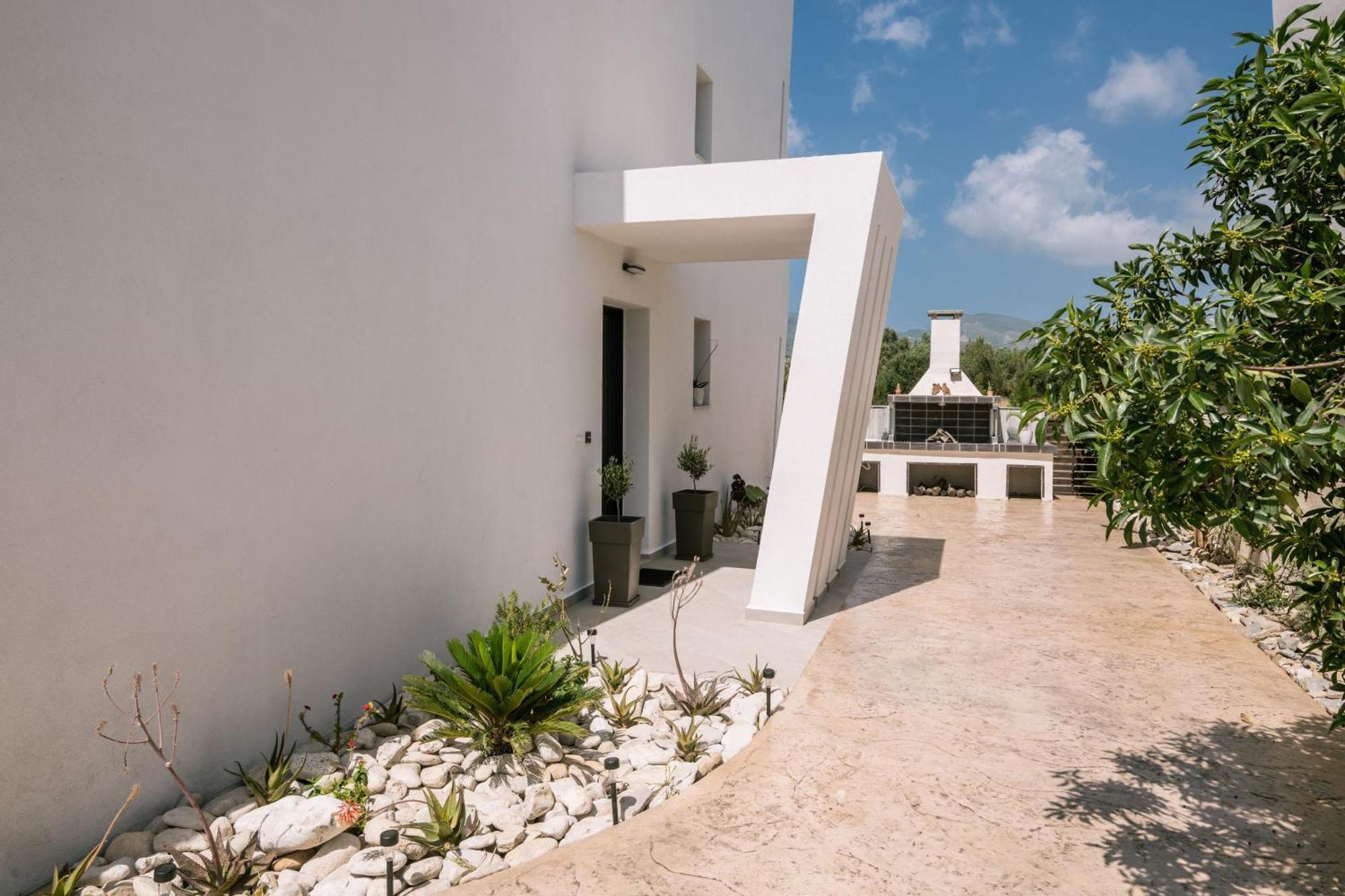 Sunwhite Villas - Private Pool & Cozy Atmosphere, By Zantewize 라가나스 외부 사진